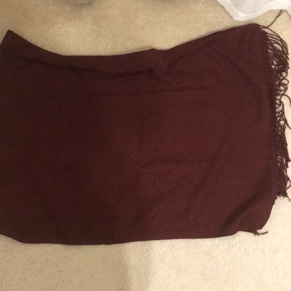 Burgundy shoulder scarf